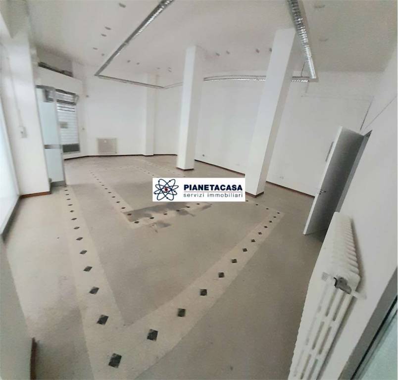 negozio in vendita a Bergamo in zona Bergamo Centro