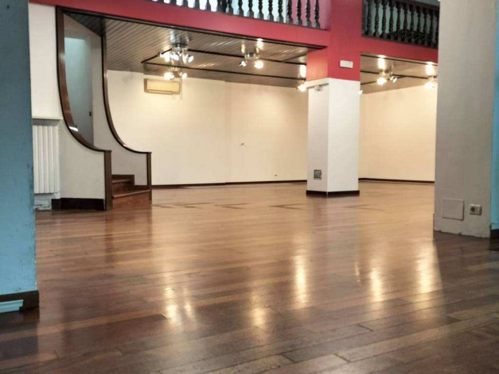 negozio in vendita a Bergamo in zona Borgo Palazzo