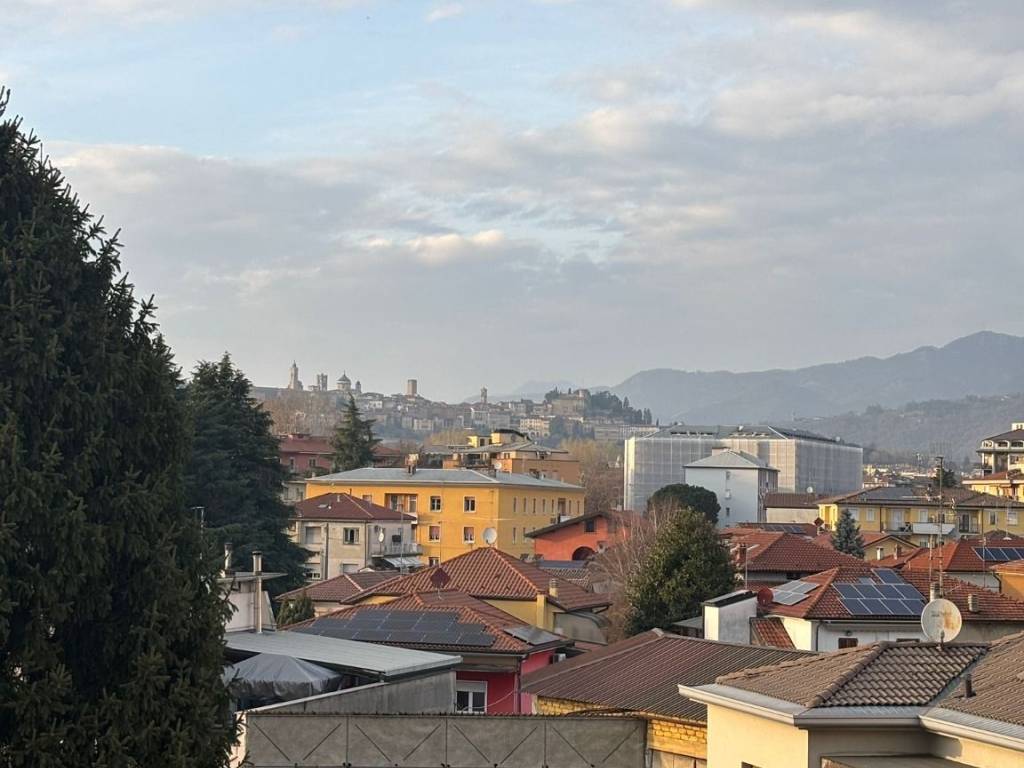 appartamento in vendita a Bergamo in zona Campagnola