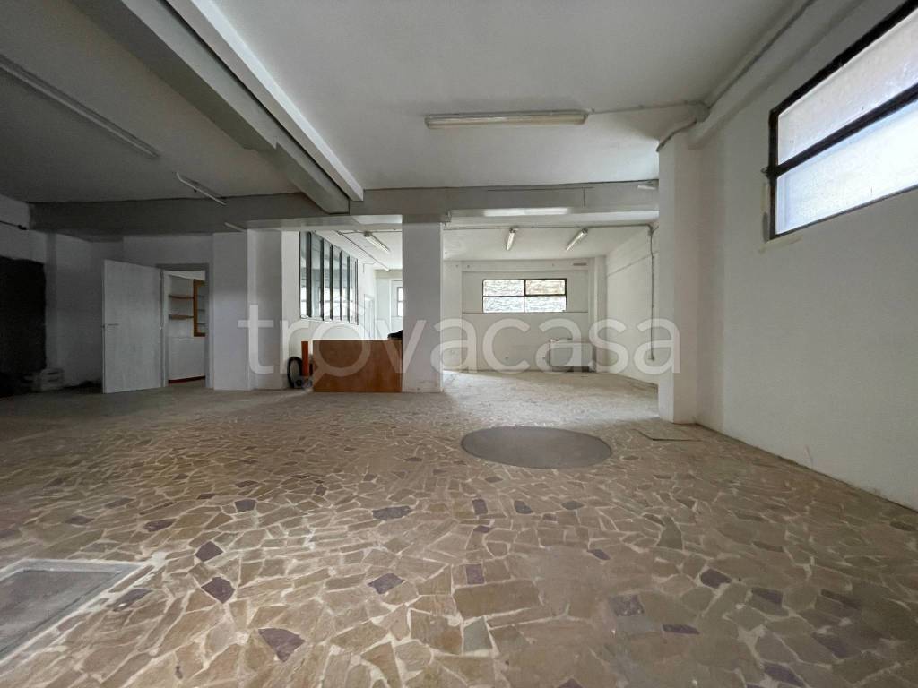 locale commerciale in vendita a Bergamo in zona Borgo Palazzo