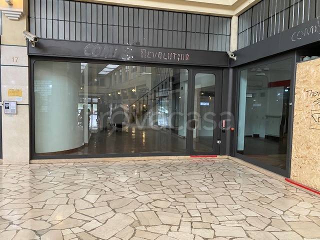 negozio in vendita a Bergamo in zona Bergamo Centro