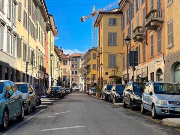 negozio in vendita a Bergamo in zona Bergamo Centro