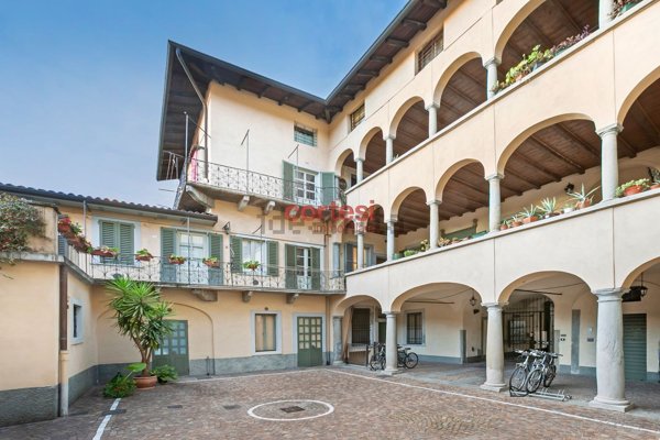 negozio in vendita a Bergamo in zona Borgo Palazzo