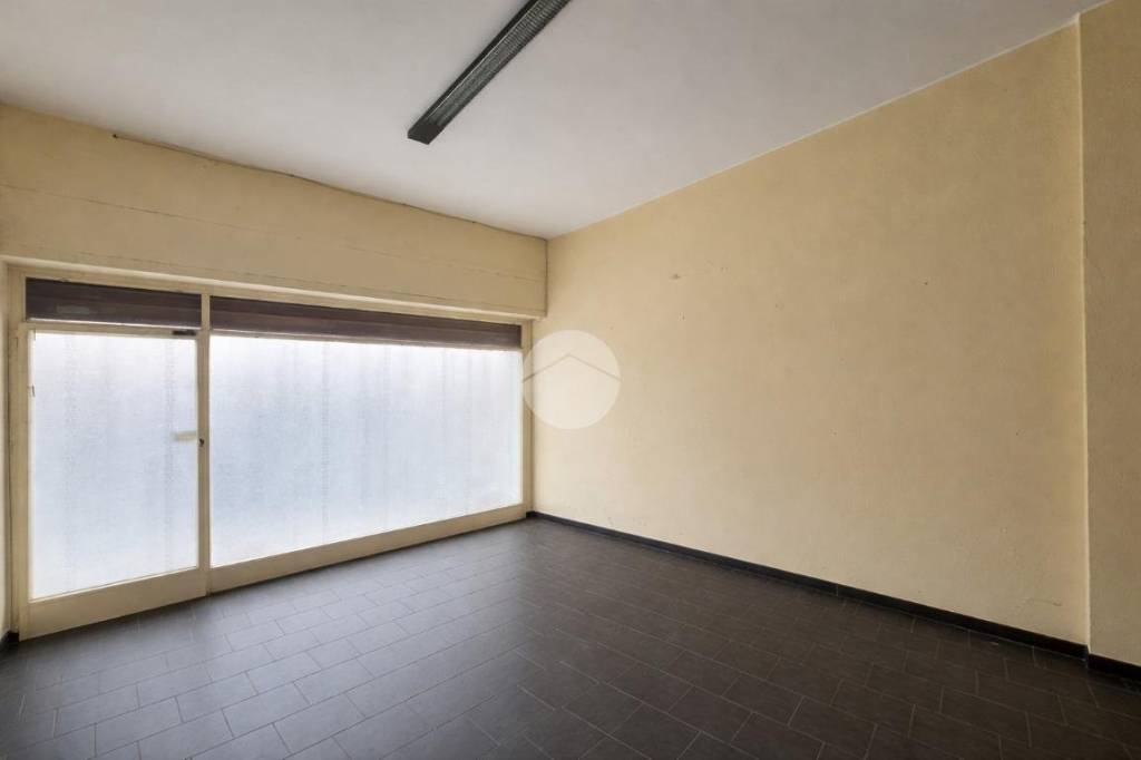 negozio in vendita a Bergamo in zona Borgo Palazzo