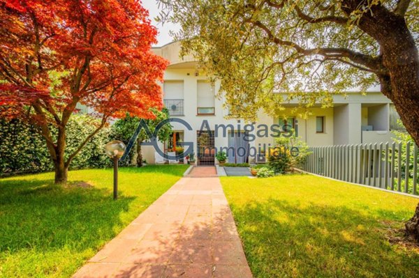 casa indipendente in vendita a Bergamo in zona Monterosso