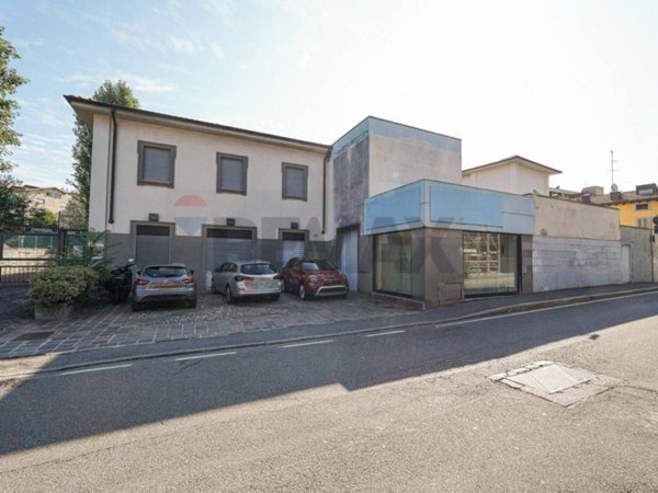 intera palazzina in vendita a Bergamo in zona Celadina