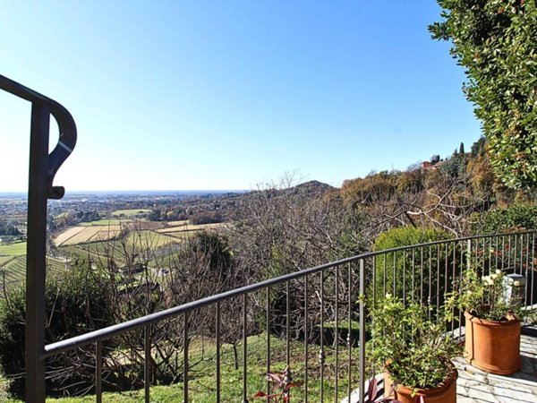 casa indipendente in vendita a Bergamo in zona Astino