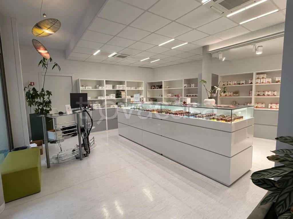 negozio in vendita a Bergamo in zona San Giorgio