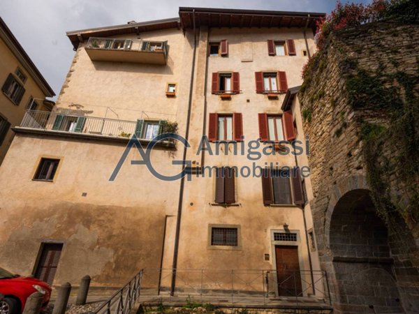 appartamento in vendita a Bergamo in zona Città Alta