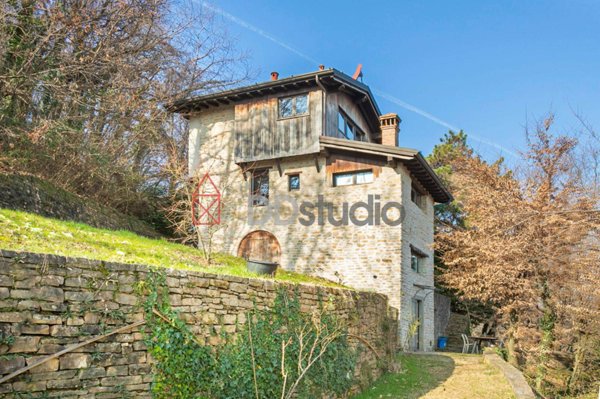 casa indipendente in vendita a Bergamo in zona Città Alta
