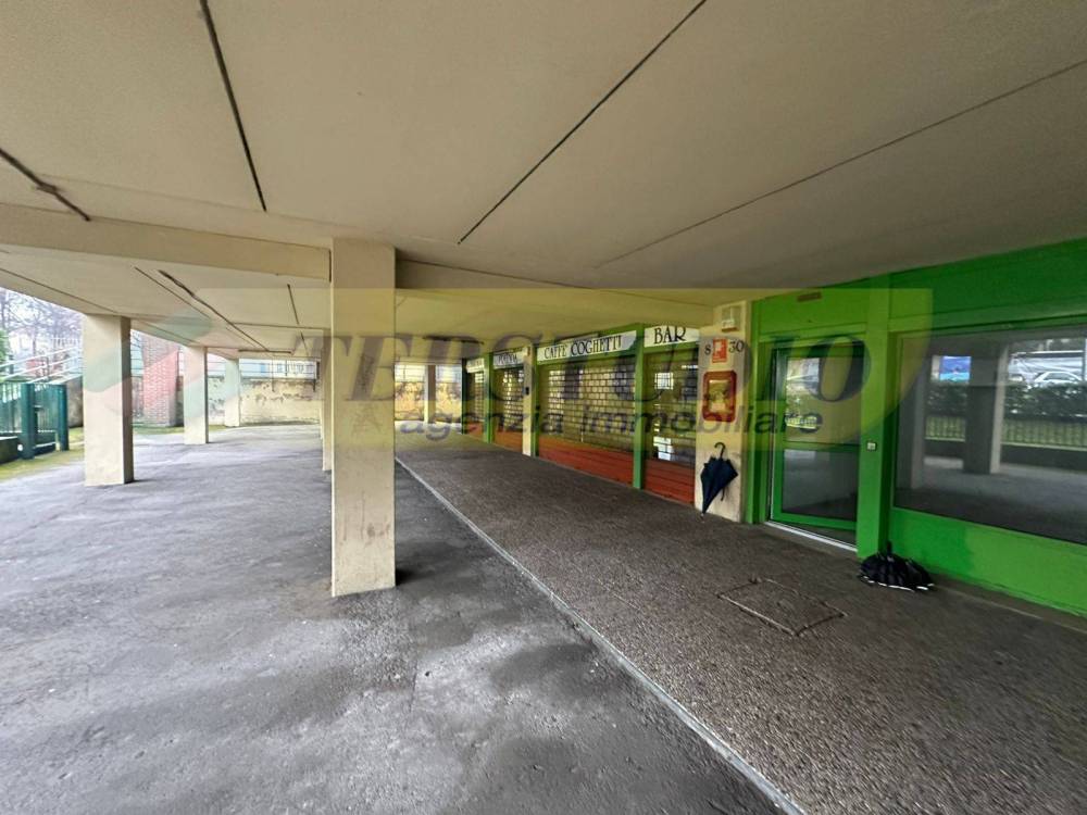 negozio in vendita a Bergamo in zona Longuelo