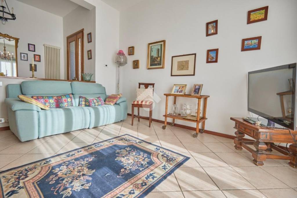 casa indipendente in vendita a Bergamo in zona Redona