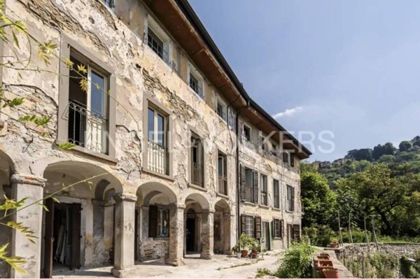 casa indipendente in vendita a Bergamo in zona Astino