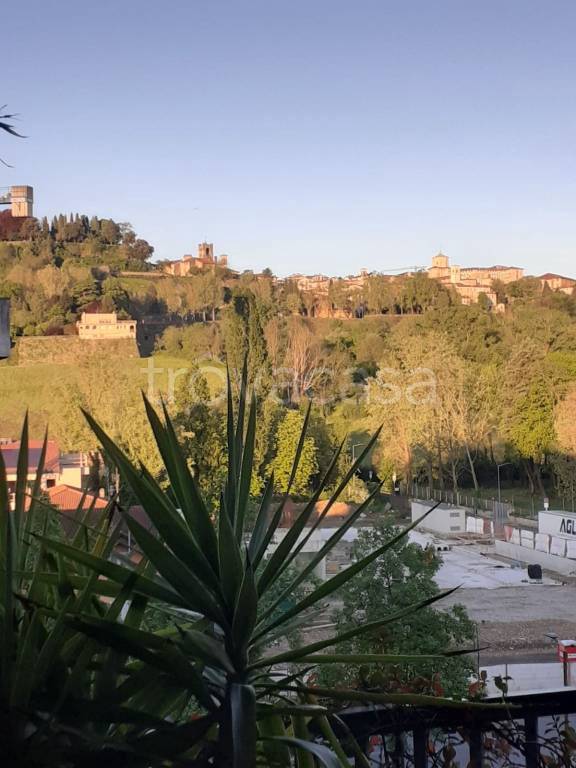 appartamento in vendita a Bergamo in zona Conca Fiorita