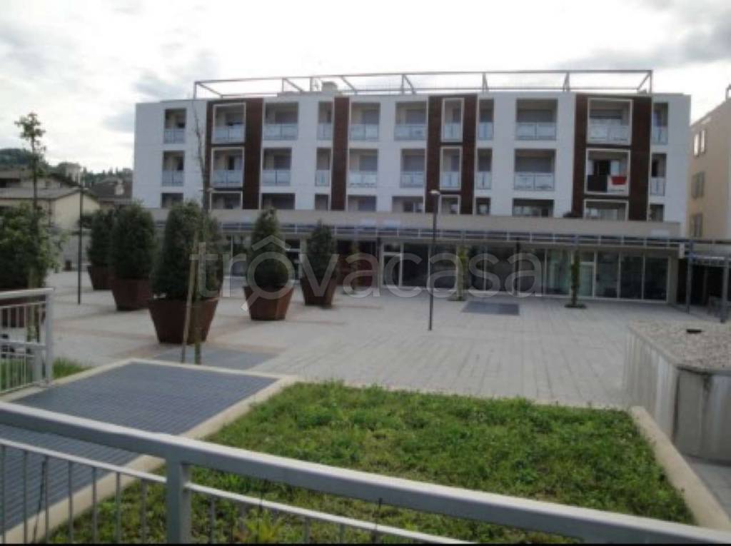 negozio in vendita a Bergamo in zona Longuelo