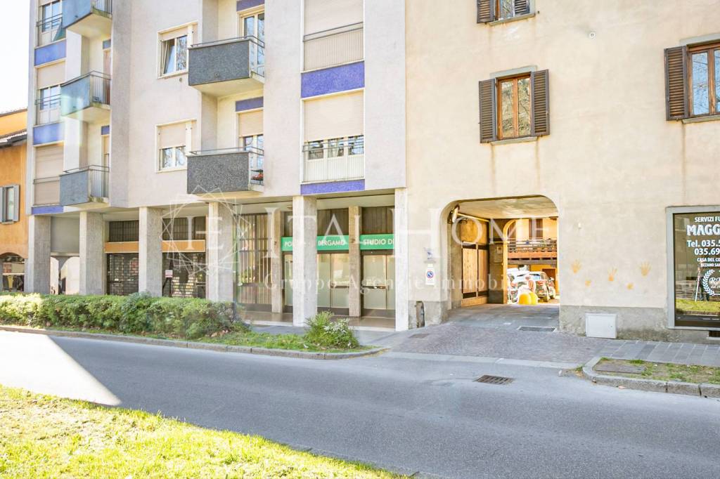 ufficio in vendita a Bergamo in zona Colognola