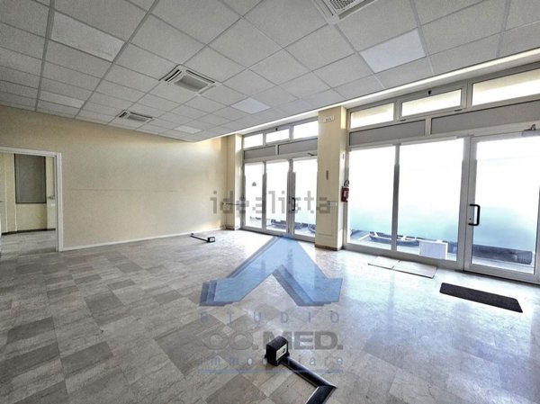 locale commerciale in vendita a Bergamo in zona Conca Fiorita
