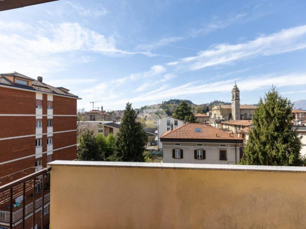 appartamento in vendita a Bergamo in zona Borgo Santa Caterina