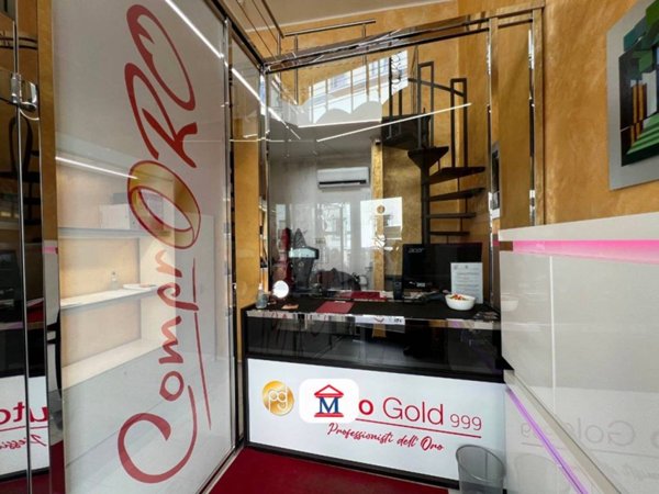 negozio in vendita a Bergamo in zona Borgo Palazzo