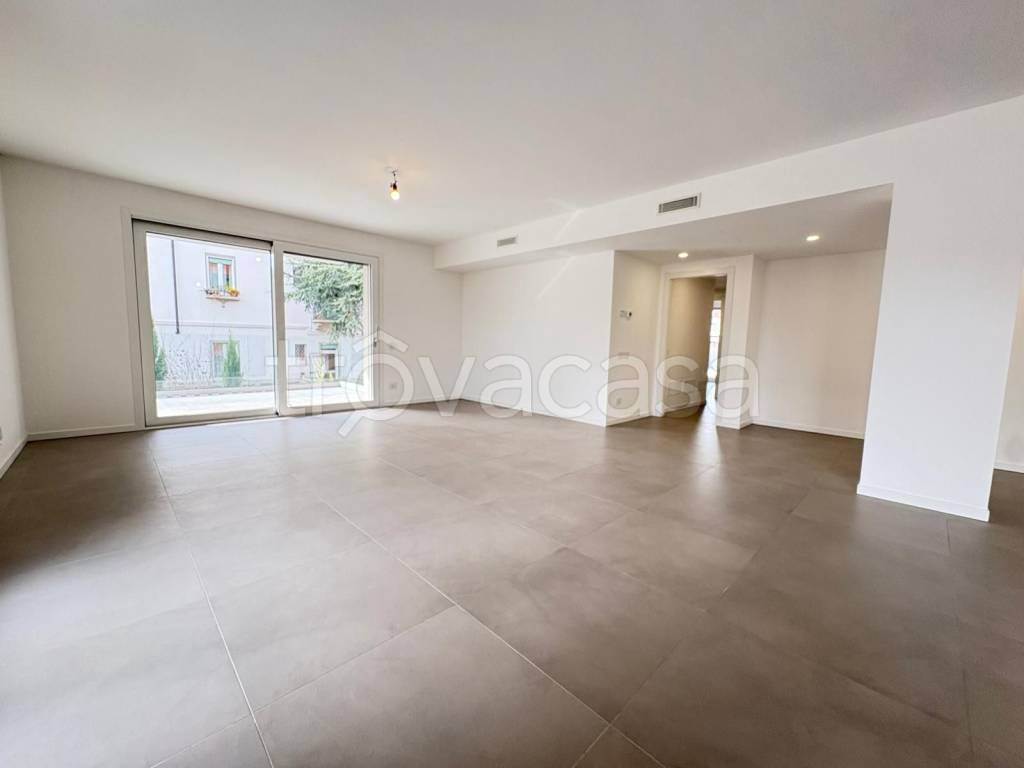 appartamento in vendita a Bergamo in zona Borgo Santa Caterina