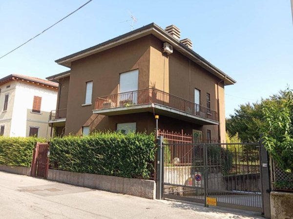 casa indipendente in vendita a Bergamo in zona Borgo Palazzo