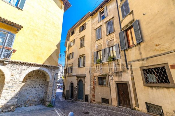 appartamento in vendita a Bergamo in zona Città Alta