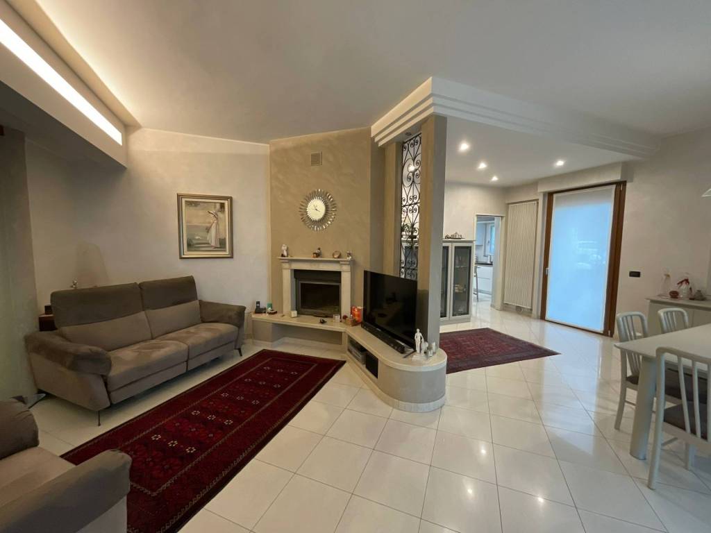 casa indipendente in vendita a Bergamo in zona Redona