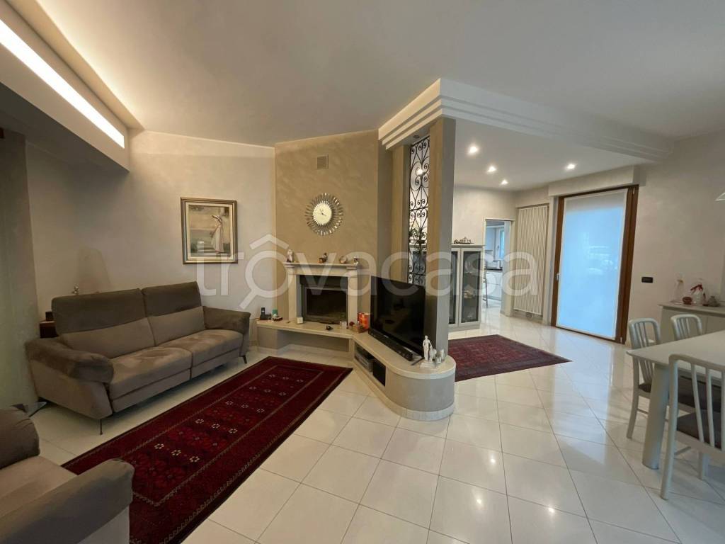 casa indipendente in vendita a Bergamo in zona Borgo Santa Caterina