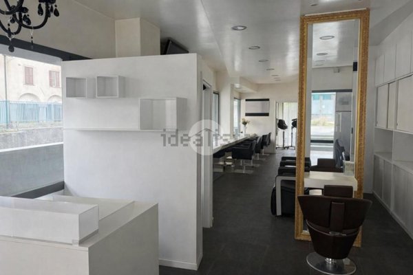 negozio in vendita a Bergamo in zona Borgo Pignolo