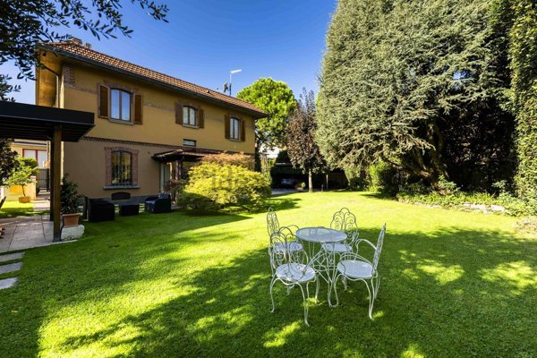 casa indipendente in vendita a Bergamo in zona Città Alta