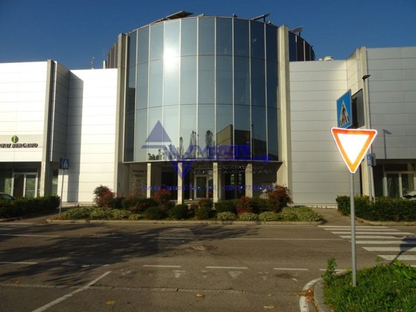 ufficio in vendita a Bergamo in zona Colognola