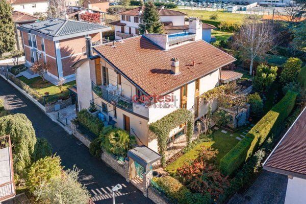 casa indipendente in vendita a Bergamo in zona Conca Fiorita