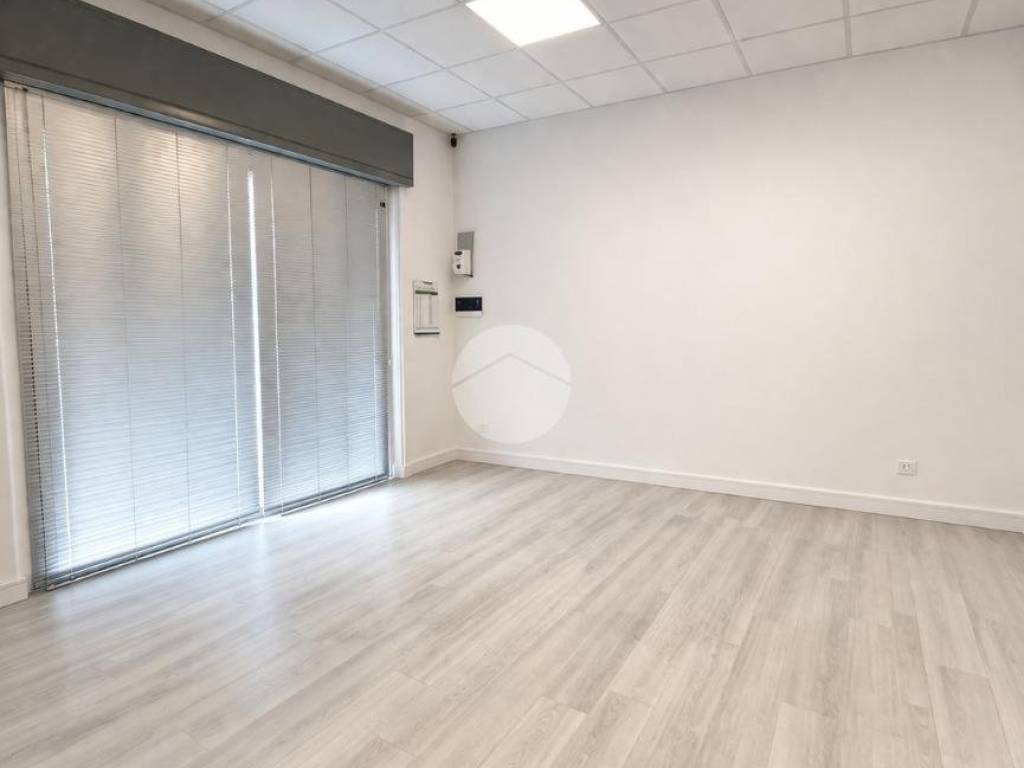 negozio in vendita a Bergamo in zona Borgo Palazzo