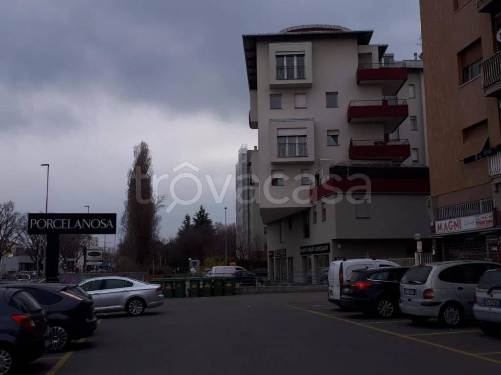negozio in vendita a Bergamo in zona Borgo Palazzo