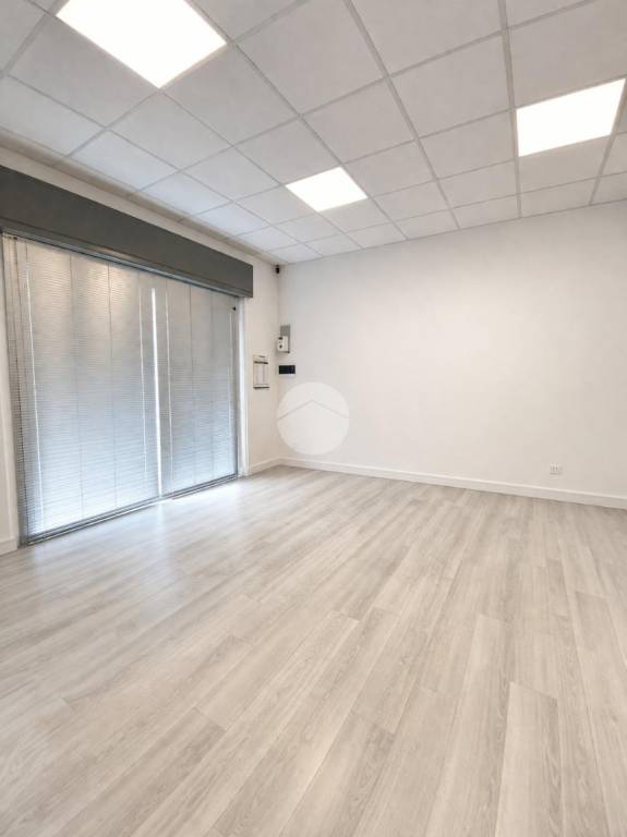 negozio in vendita a Bergamo in zona Borgo Palazzo