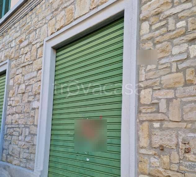 negozio in vendita a Bergamo in zona Canovine