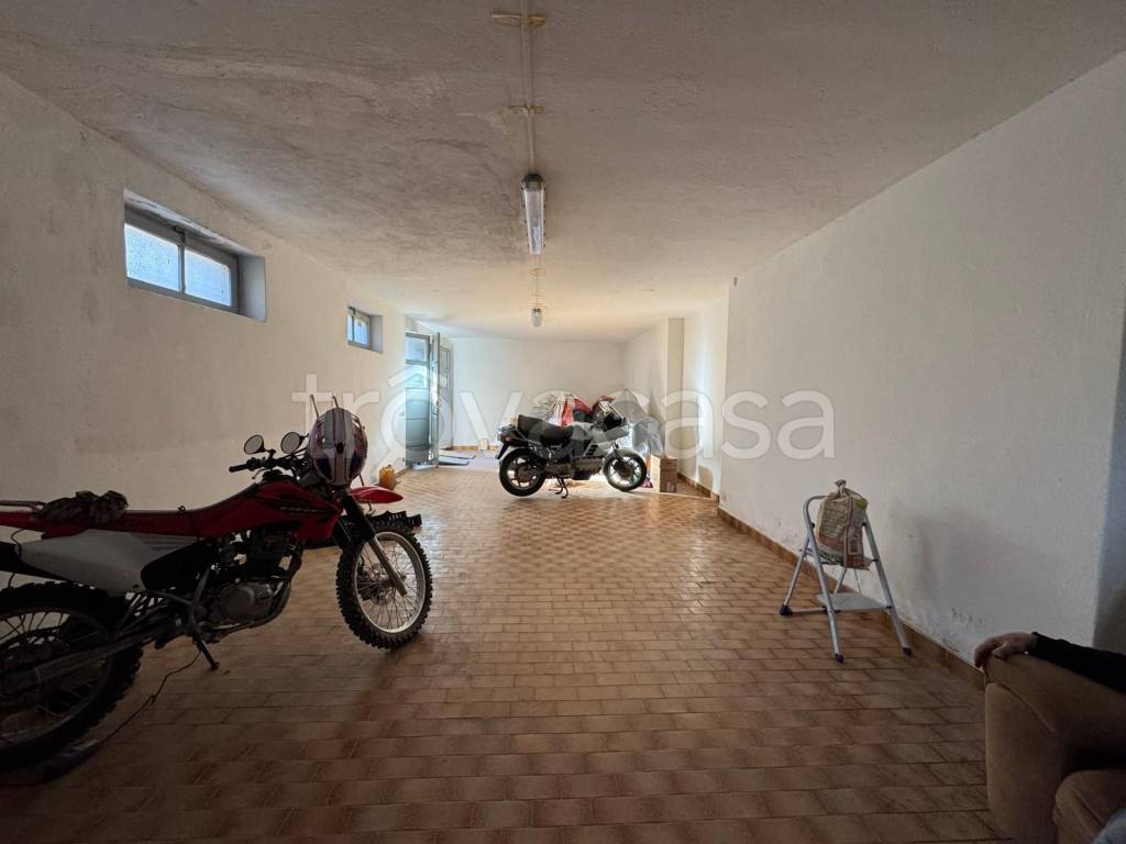 locale commerciale in vendita a Bergamo in zona Canovine