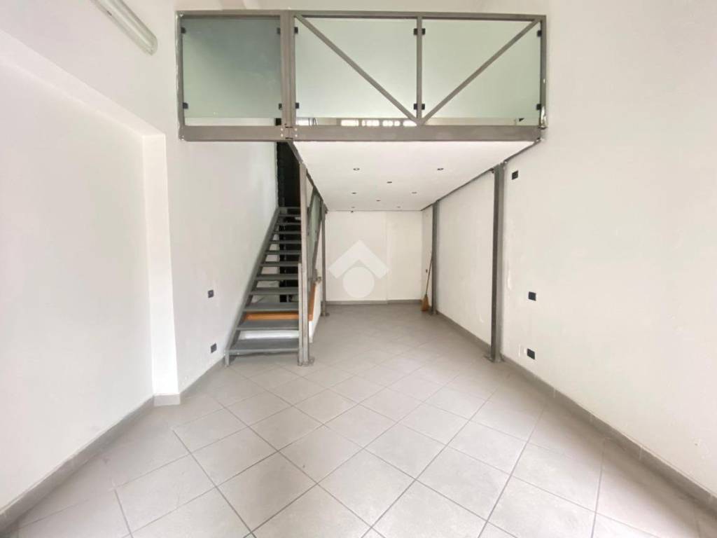 negozio in vendita a Bergamo in zona Borgo Palazzo