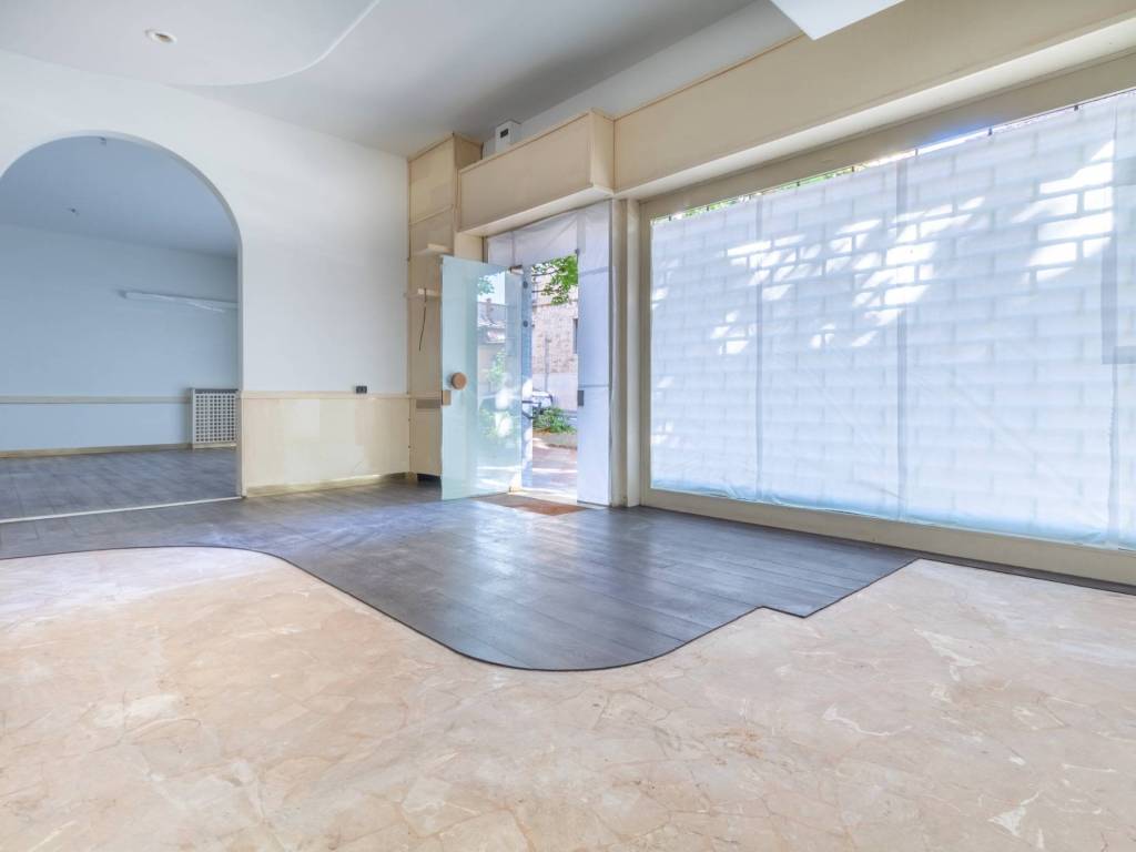 negozio in vendita a Bergamo in zona Borgo Palazzo
