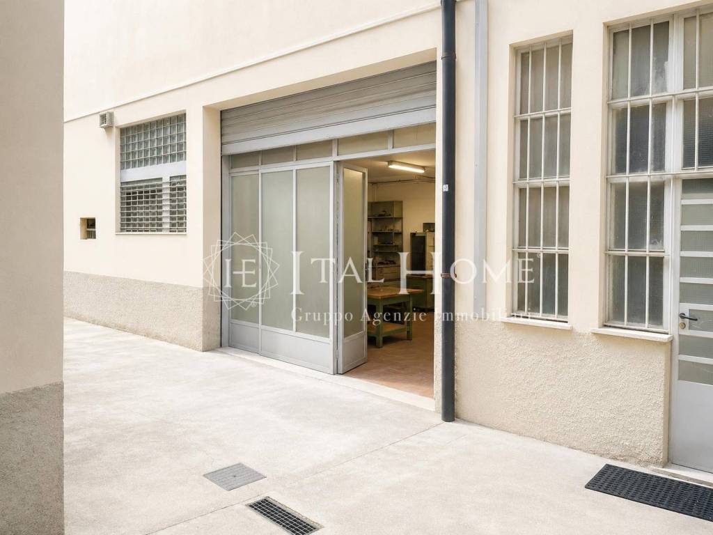 negozio in vendita a Bergamo in zona Borgo Palazzo