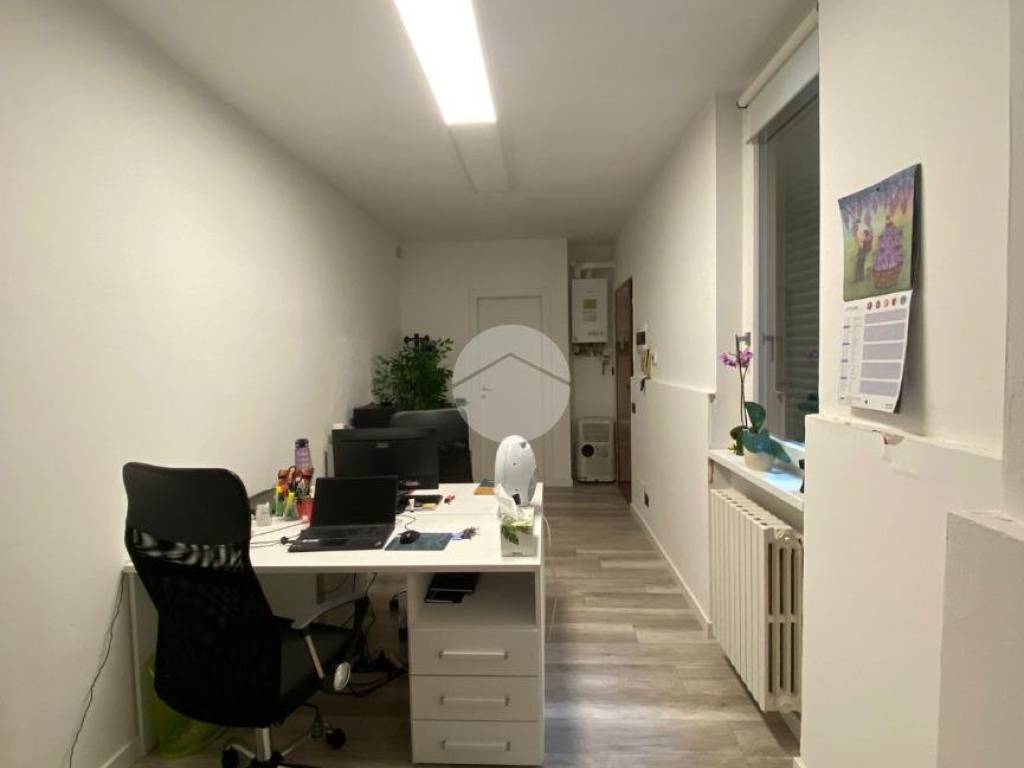 ufficio in vendita a Bergamo in zona Borgo Palazzo