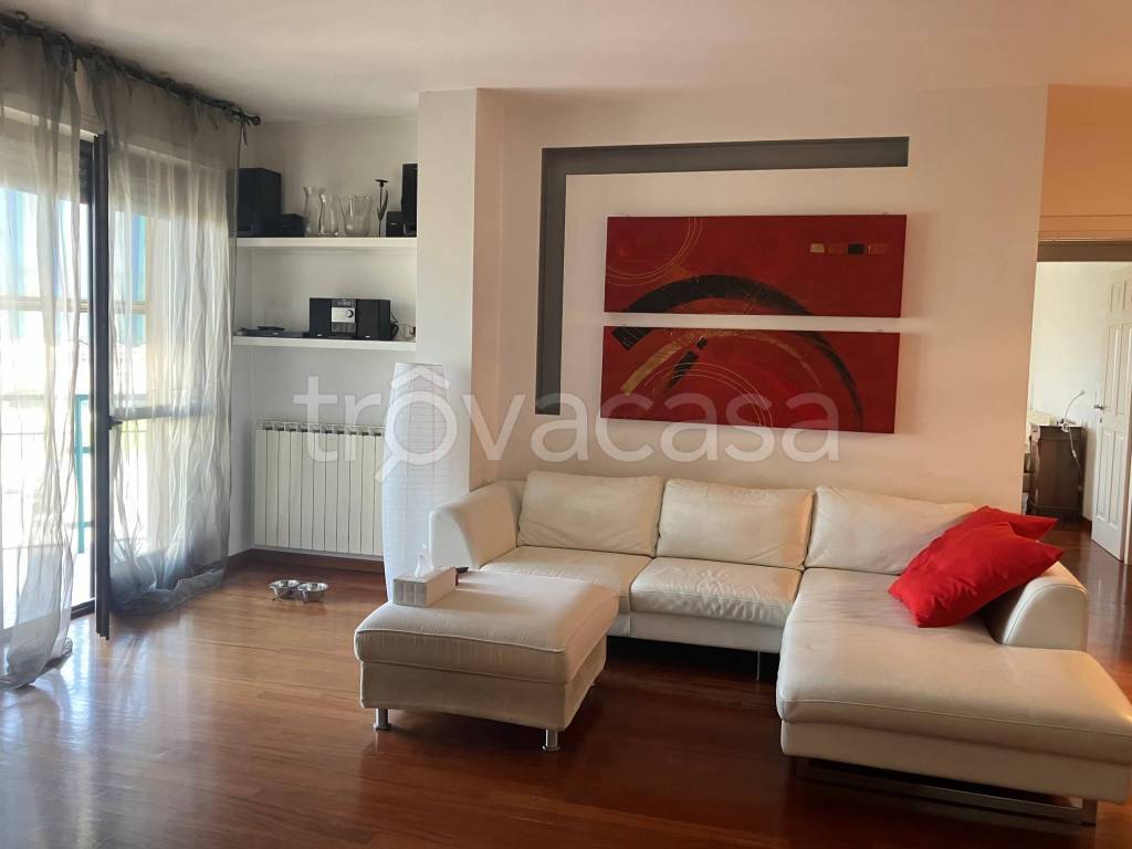 appartamento in vendita a Bergamo in zona Canovine