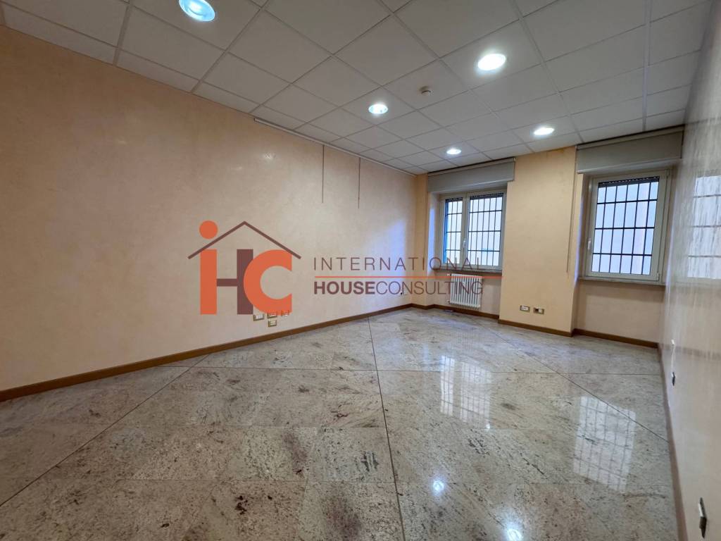ufficio in vendita a Bergamo in zona Borgo Palazzo