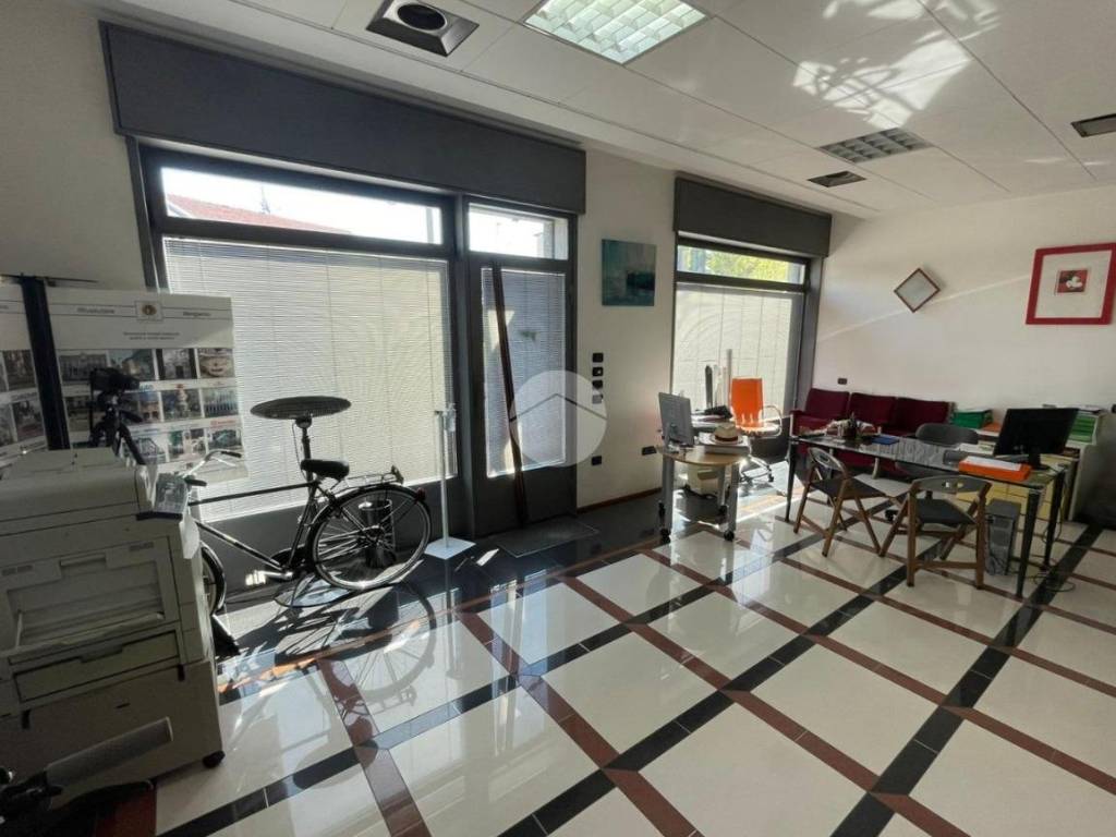 ufficio in vendita a Bergamo in zona Campagnola