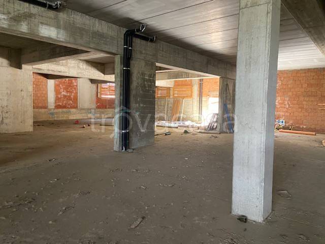 negozio in vendita a Bergamo in zona Longuelo