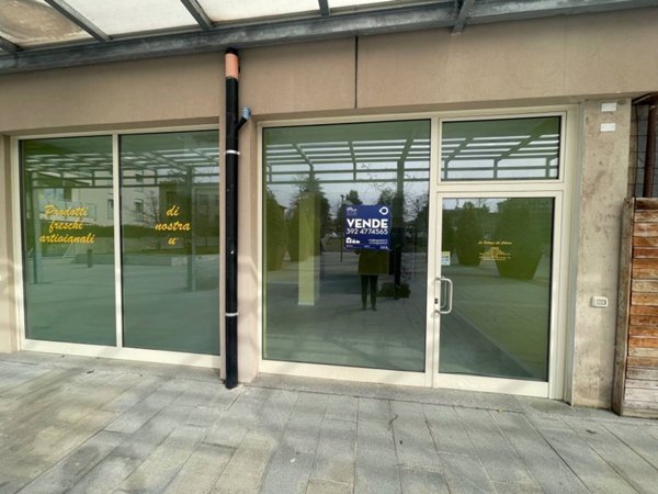 negozio in vendita a Bergamo in zona Longuelo