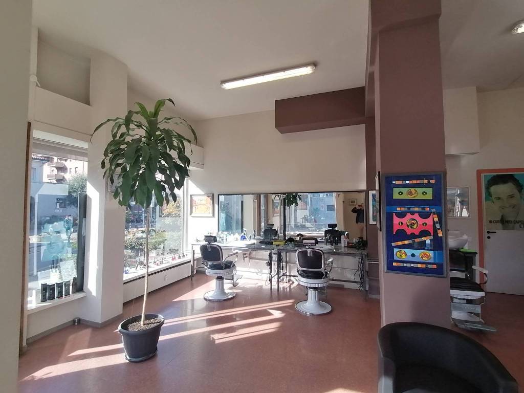 negozio in vendita a Bergamo in zona Borgo Palazzo