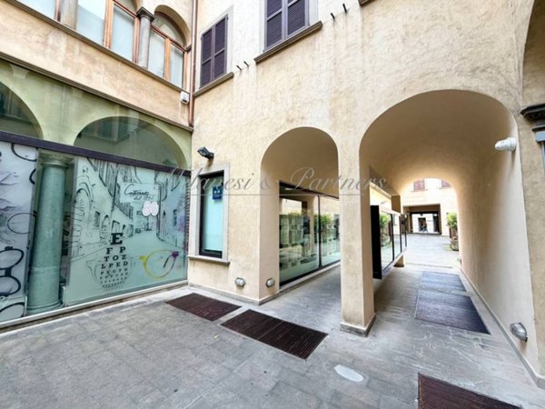 negozio in vendita a Bergamo in zona Bergamo Centro