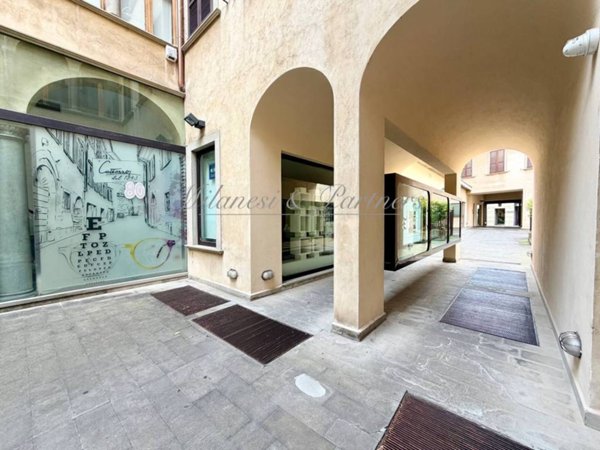 negozio in vendita a Bergamo in zona Bergamo Centro