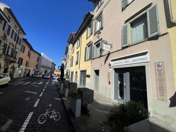 negozio in vendita a Bergamo in zona Redona